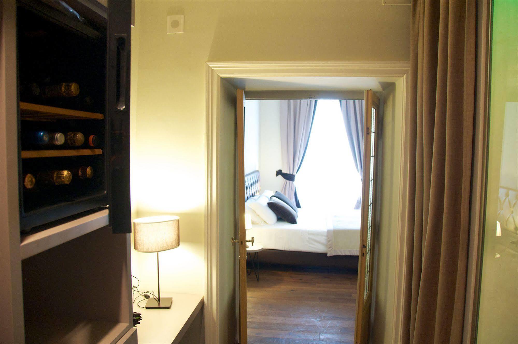 Piazza Farnese Luxury Suites Rome Exterior photo